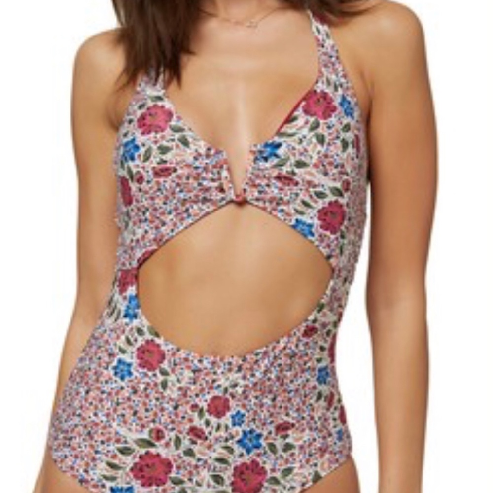 Never worn O’Neill one piece